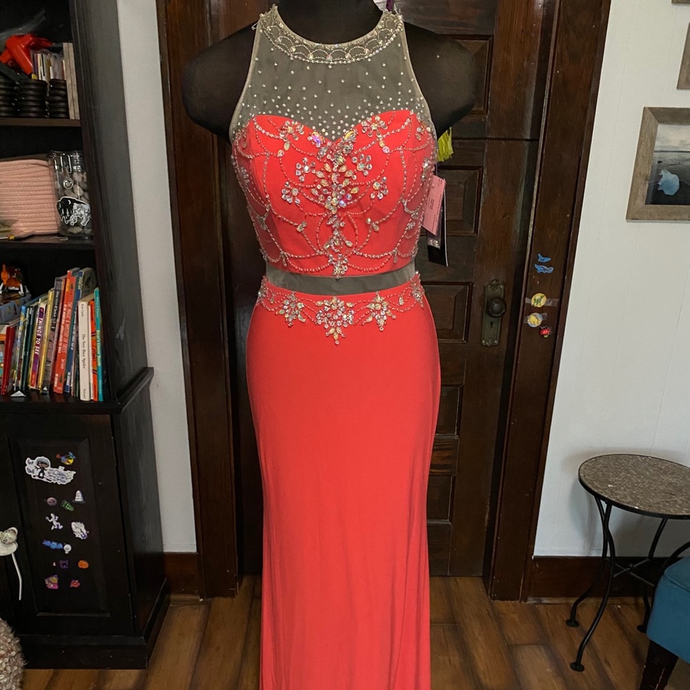 Landmark formal. Size 6 NWT